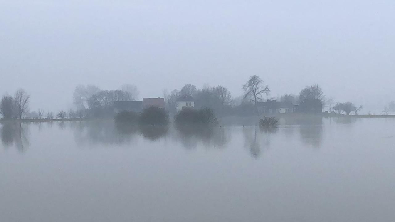 Unique Place On The River Waal Heerewaarden Buitenkant foto