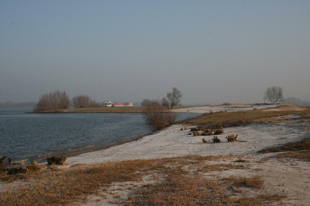 Unique Place On The River Waal Heerewaarden Buitenkant foto